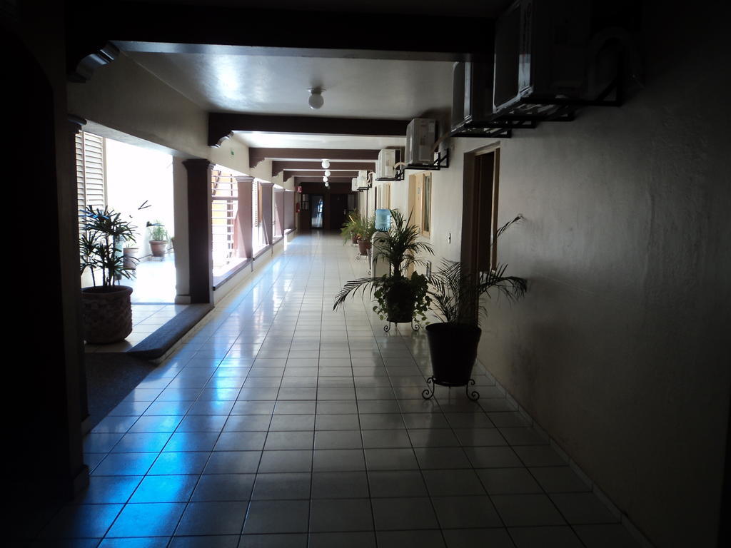 Hotel California 纳沃华 外观 照片